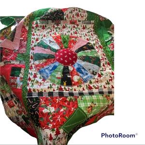 Holiday throw quilt